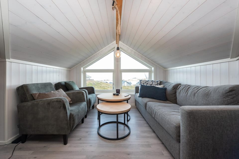 Lofoten Midnightsun Northern lights Golf Beach Horses House in Lofoten