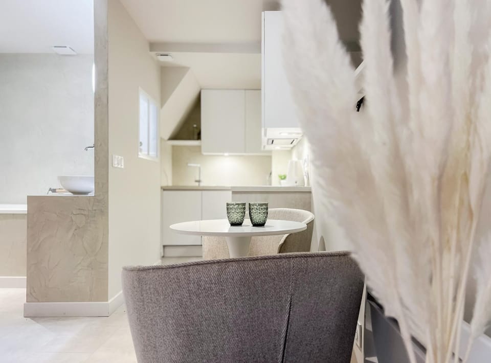 Bathroom, Kitchen or kitchenette, Seating area