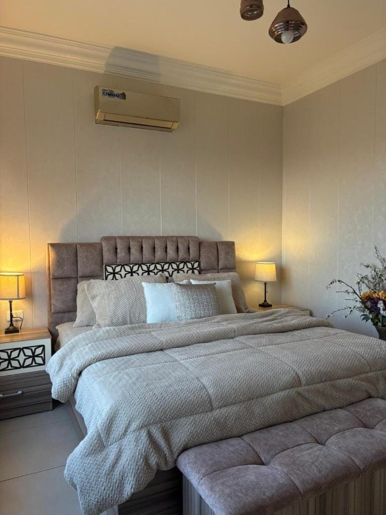 Bed, Photo of the whole room, Bedroom, air conditioner