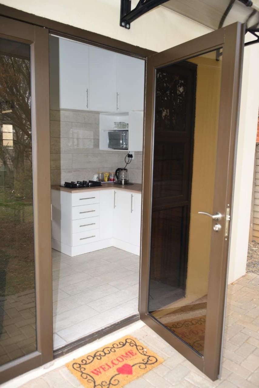 Day, Kitchen or kitchenette