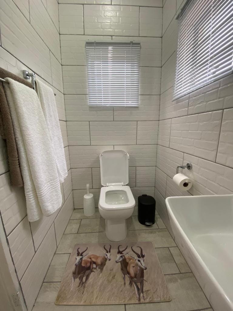 Toilet, Bathroom, towels