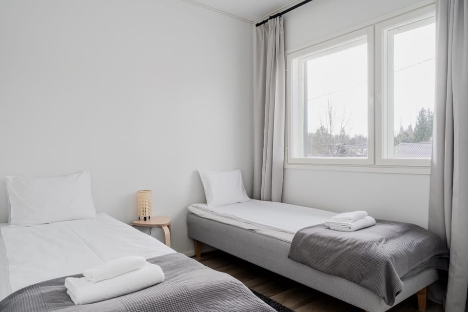 Moderni paritalo lähellä lentokenttää, free parking, sauna Apartment in Uusimaa