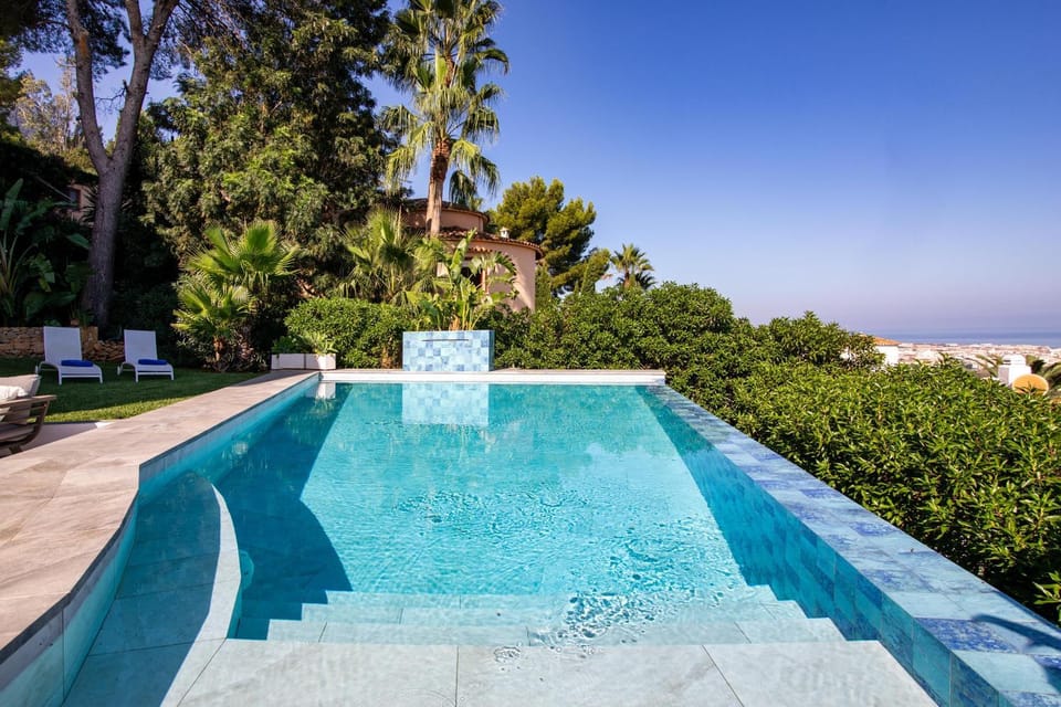 Garden, Solarium, Other, City view, Sea view, Area and facilities, Swimming pool
