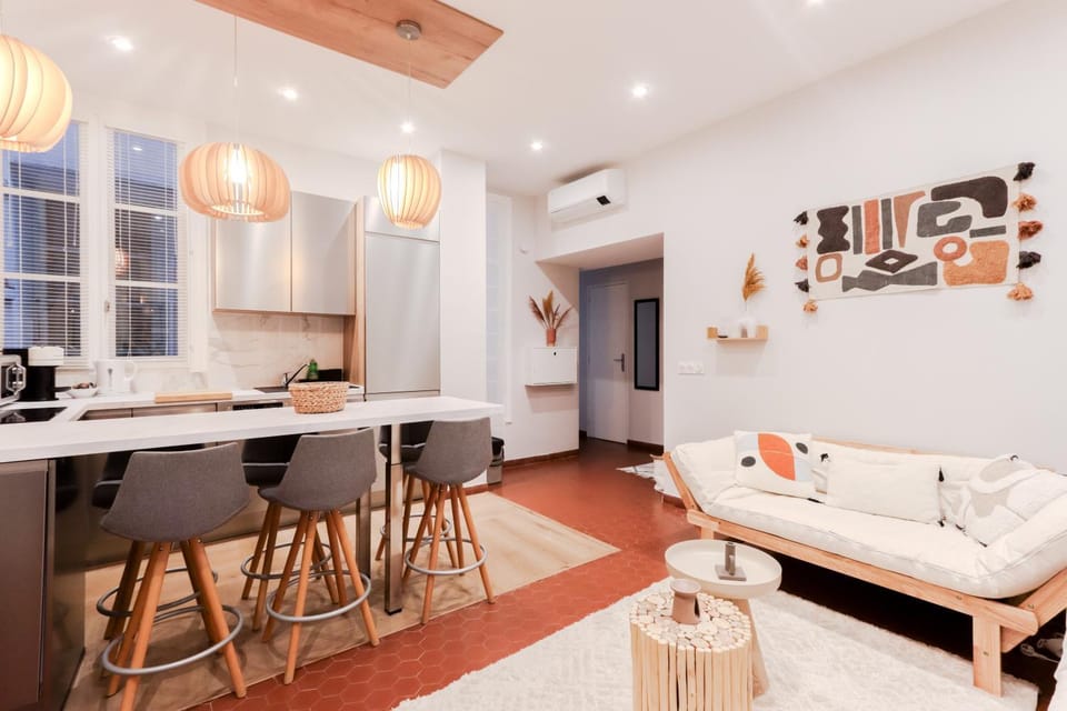 Kitchen or kitchenette, Living room, Seating area, Dining area
