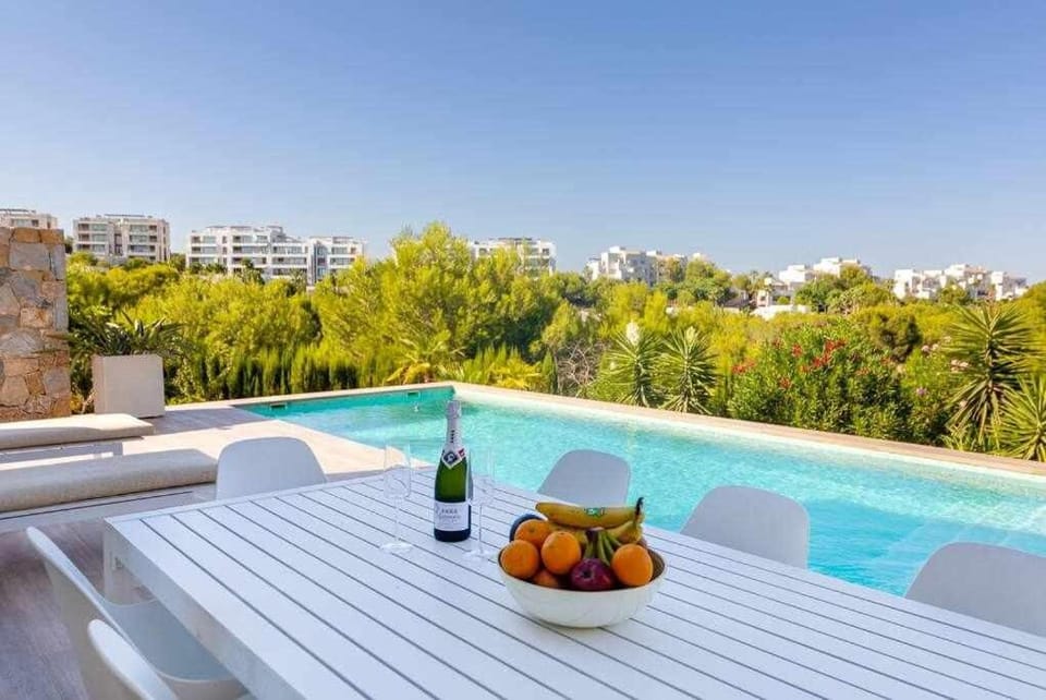 Exclusiva villa con piscina climatizada / Colinas Villa in Vega Baja del Segura