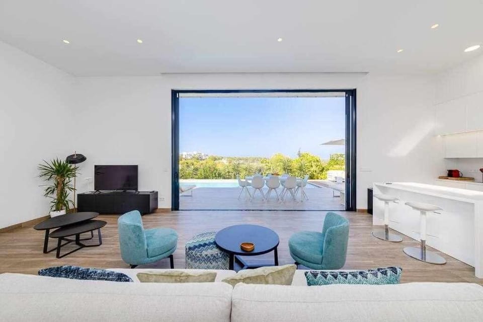 Exclusiva villa con piscina climatizada / Colinas Villa in Vega Baja del Segura