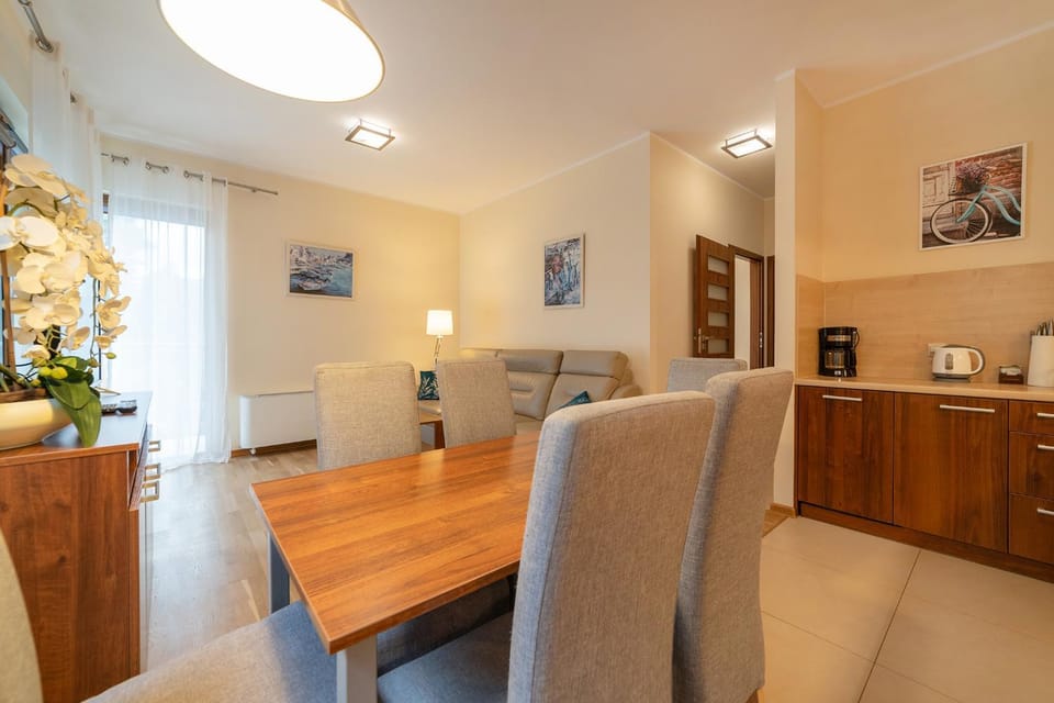 Kitchen or kitchenette, Living room, Seating area