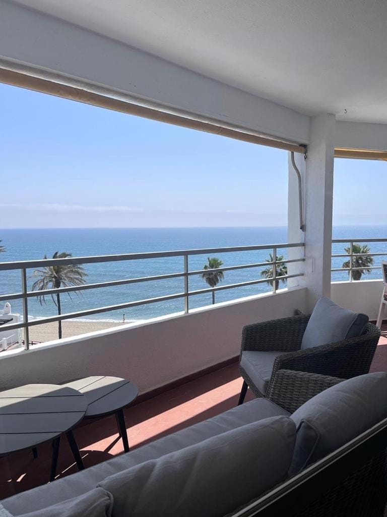 Primera linea de playa Apartment in Sitio de Calahonda