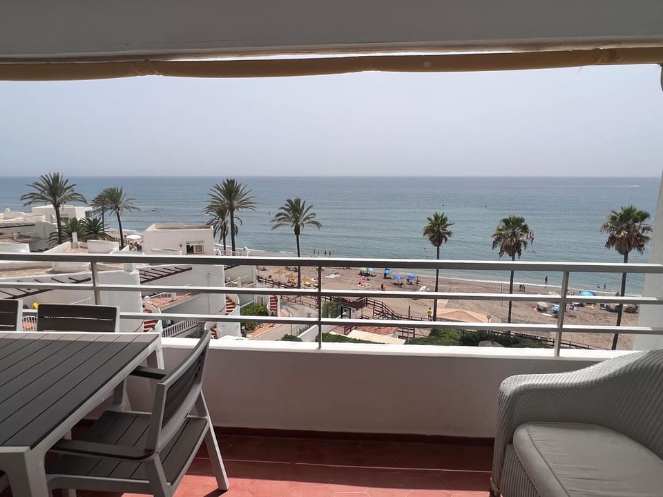 Primera linea de playa Apartment in Sitio de Calahonda