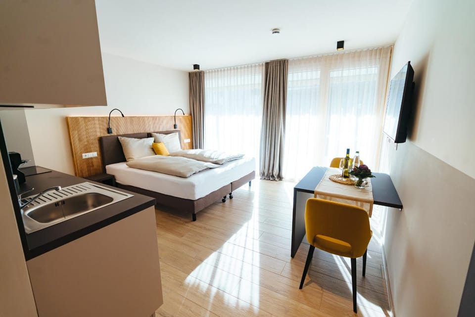 Bed, Kitchen or kitchenette, Living room, Photo of the whole room, Seating area, Dining area, Hiking, Cycling, Bedroom, safe, acessibility