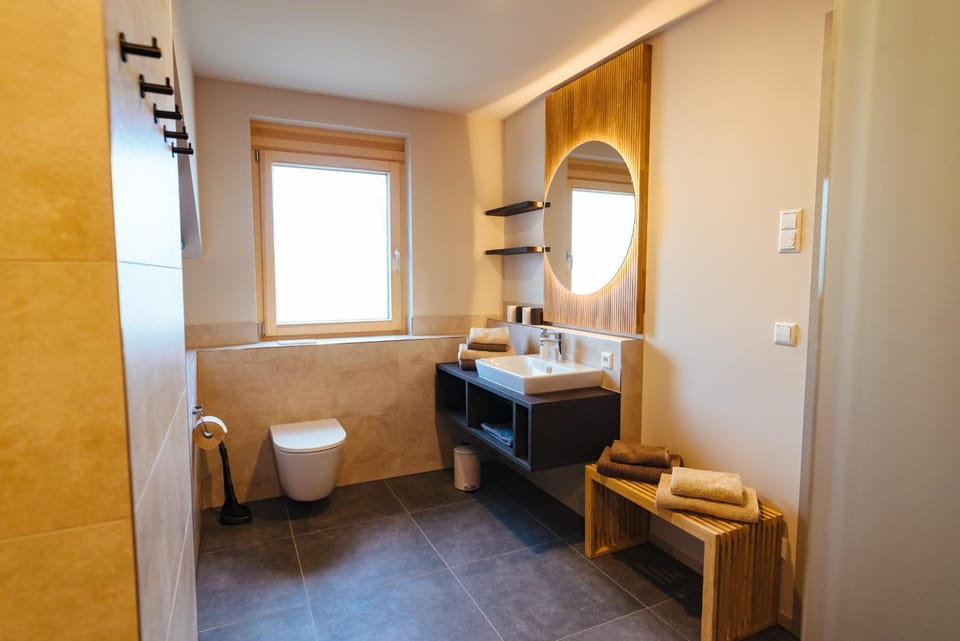 Toilet, Bathroom, Spa and wellness centre/facilities, Hiking, Cycling, microwave, towels
