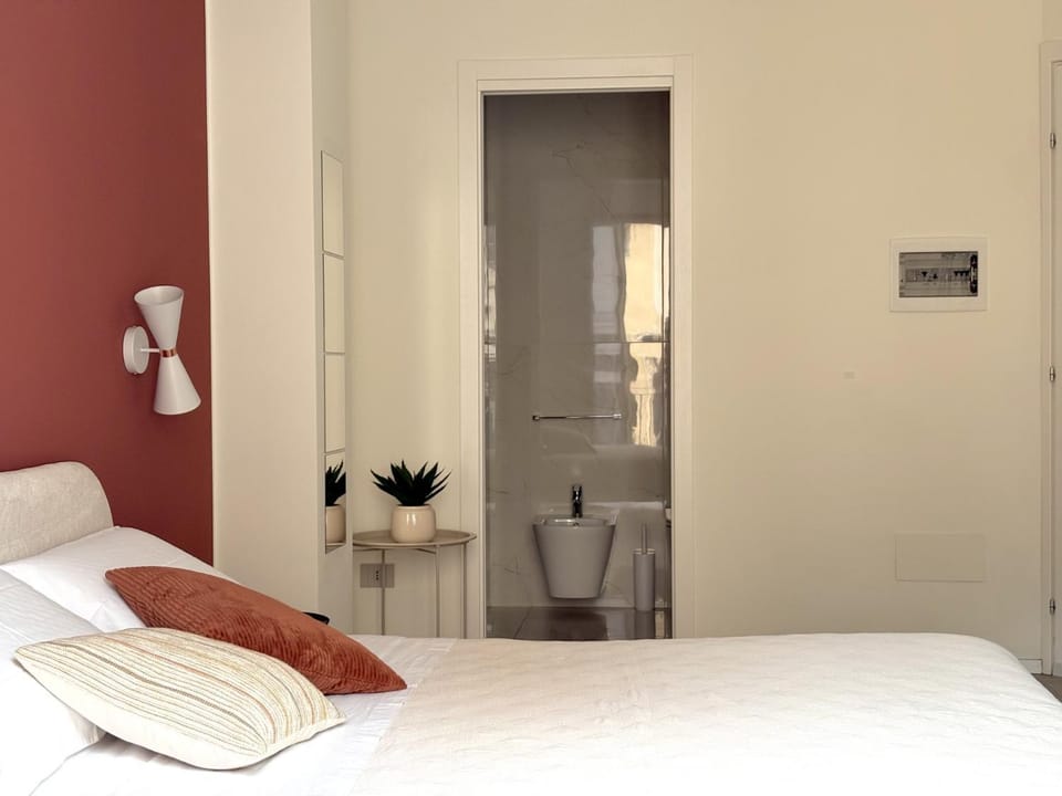 Bed, Bathroom, Bedroom, bidet