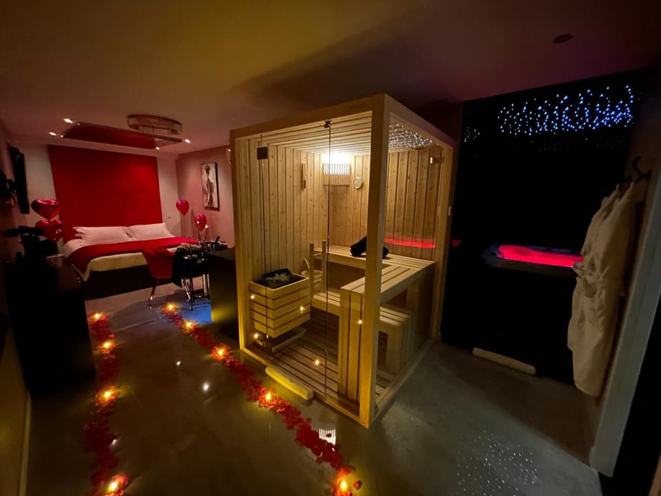 ELÉGANCE & SPA - chambre d'hôtes avec sauna et jacuzzi privatif Love hotel in Occitanie