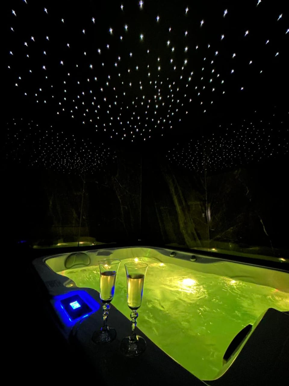 ELÉGANCE & SPA - chambre d'hôtes avec sauna et jacuzzi privatif Love hotel in Occitanie