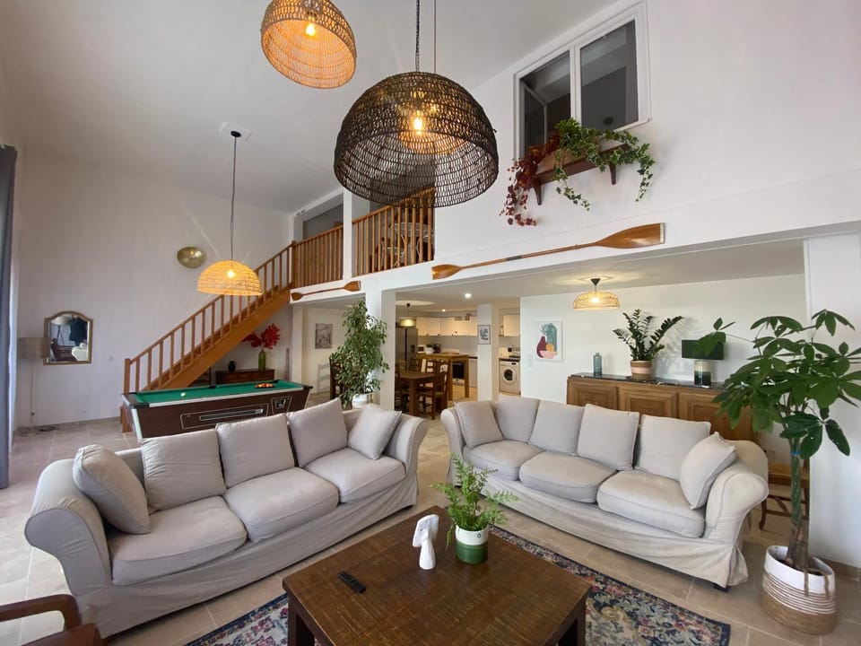 Living room, Seating area