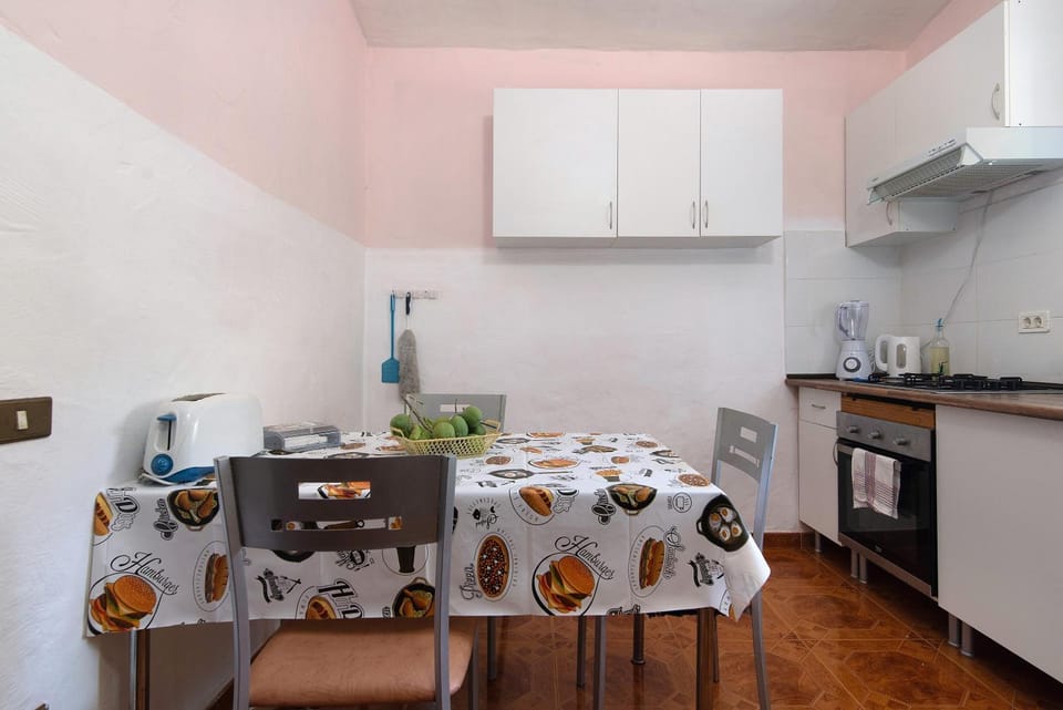 Property building, Kitchen or kitchenette, Living room