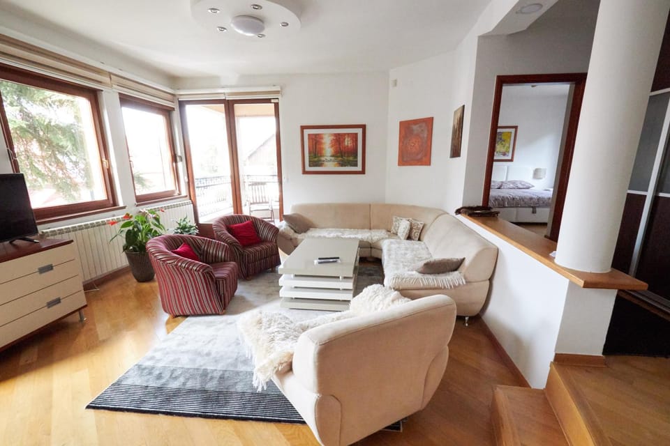 Bed, Living room, Photo of the whole room, Seating area, Bedroom