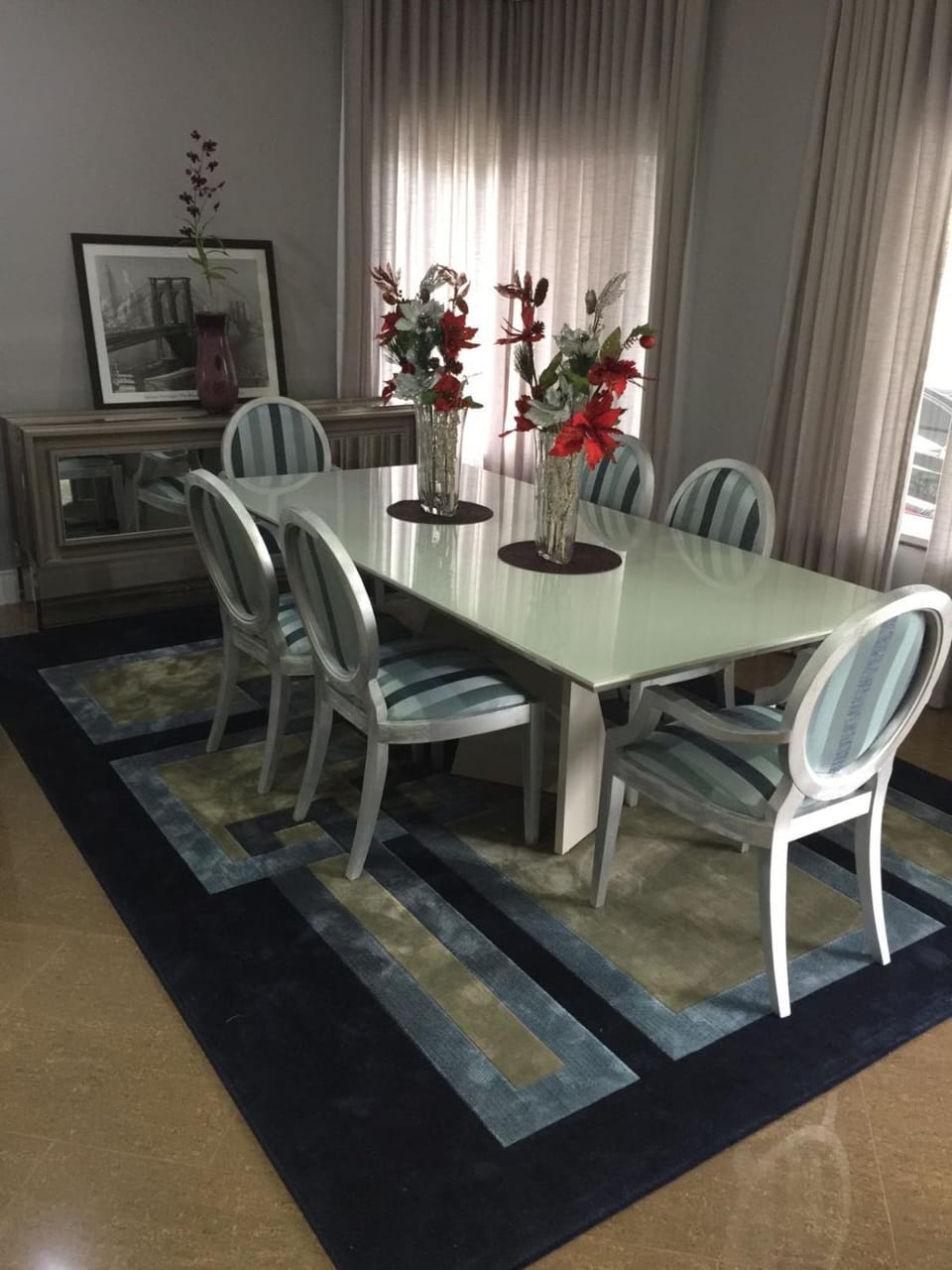 Kitchen or kitchenette, Seating area, Dining area