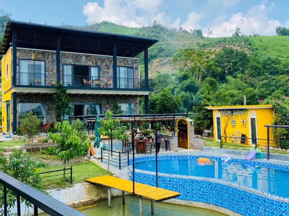 Property building, Swimming pool