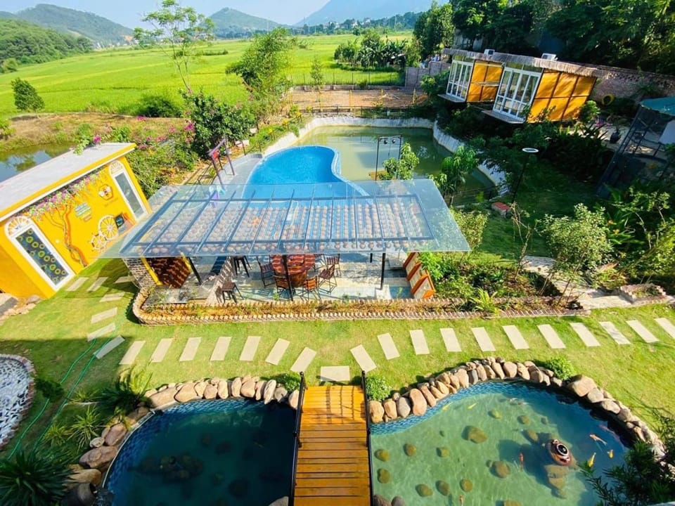 Property building, Day, Natural landscape, Swimming pool