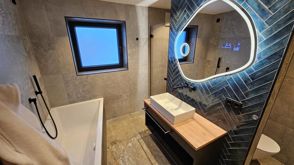 Shower, Toilet, Bathroom, Bath