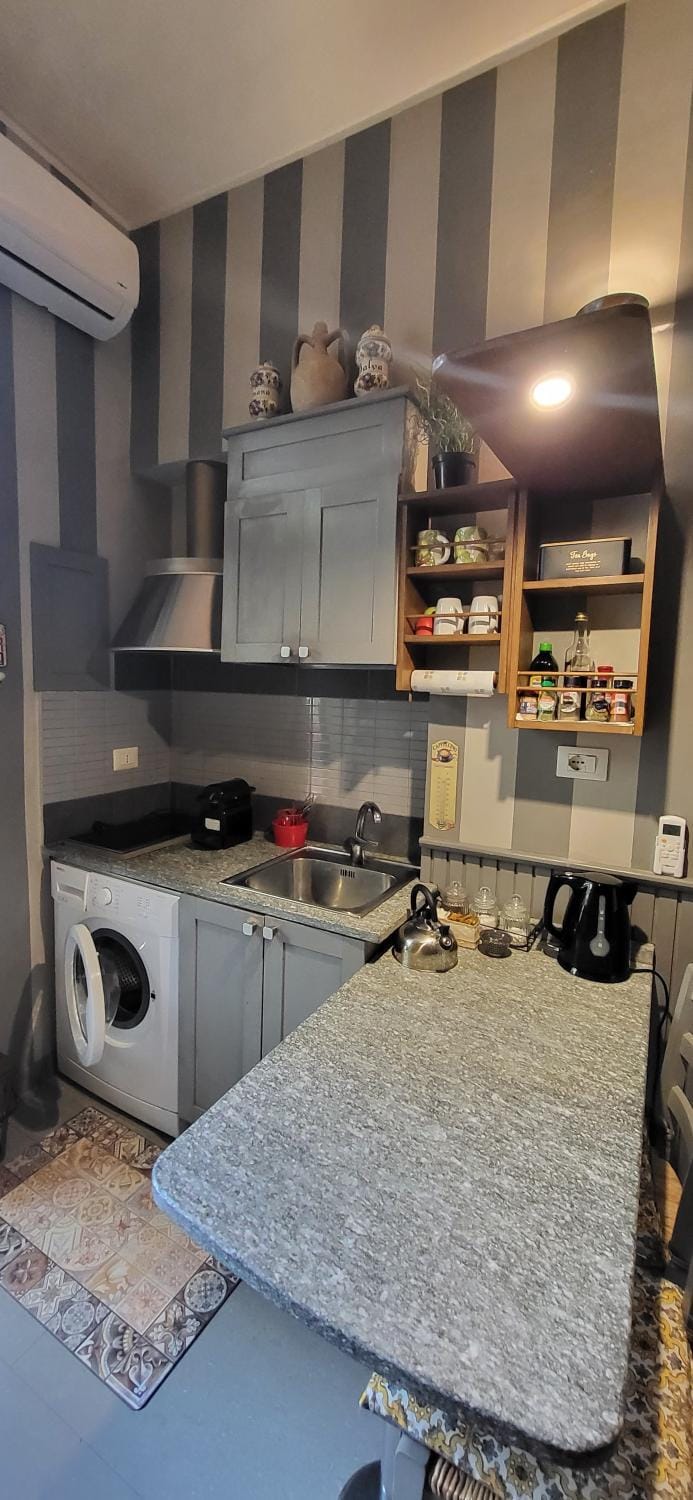 Kitchen or kitchenette, Dining area, stove