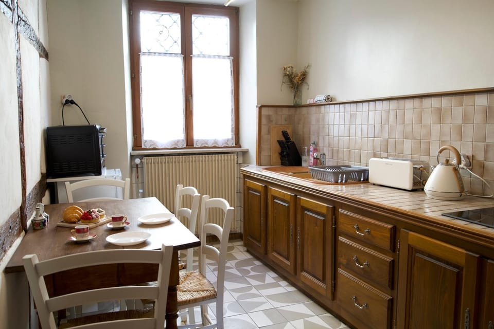 Kitchen or kitchenette, Dining area, Meals, Meals, stove, stove, kitchen, kitchen