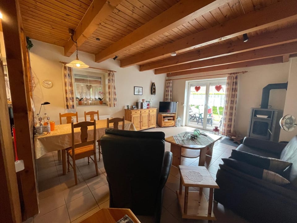 Haus Tillmann mit Hund in Hooksiel House in Wangerland