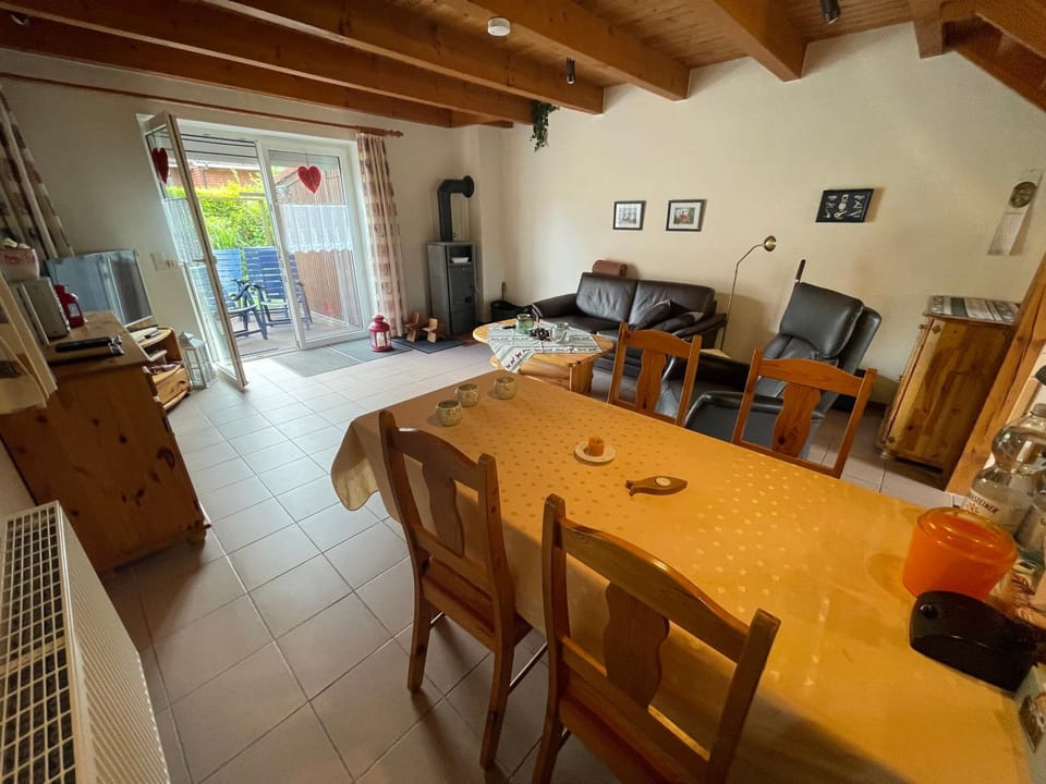 Haus Tillmann mit Hund in Hooksiel House in Wangerland