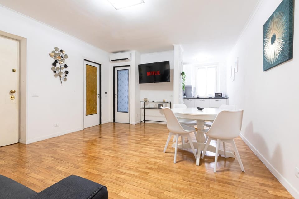 TV and multimedia, Kitchen or kitchenette, Living room, Dining area