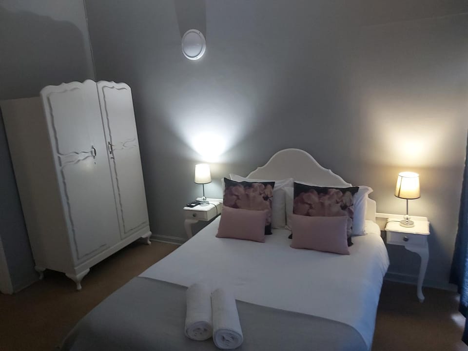 Bed, Photo of the whole room, Bedroom, towels, wardrobe