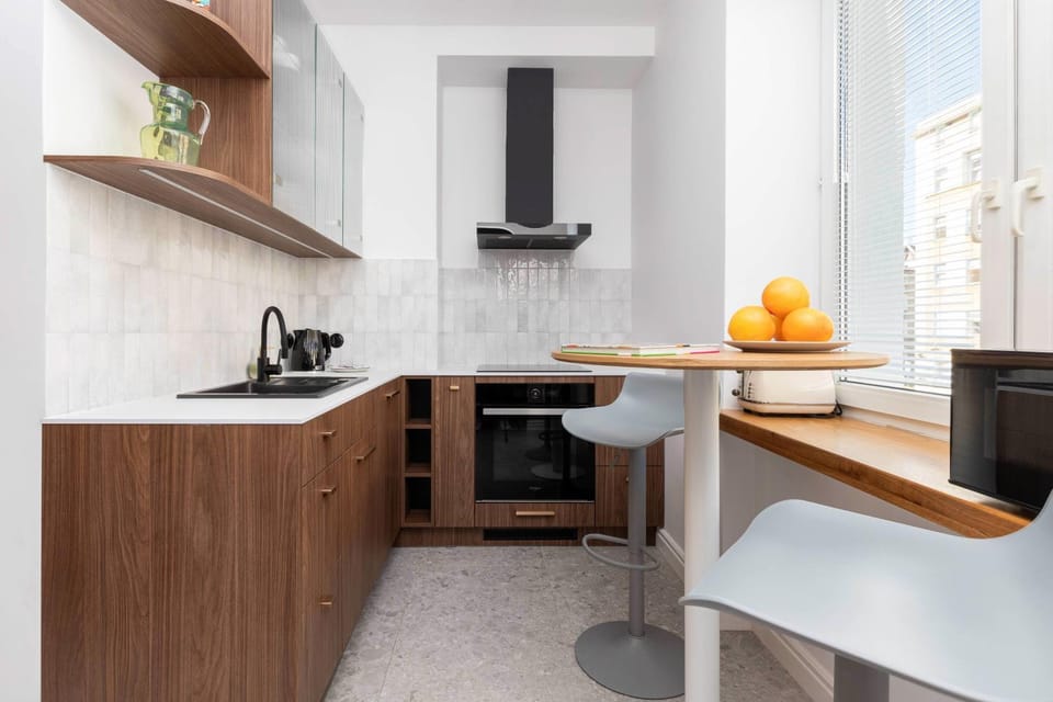 Kitchen or kitchenette, Food and drinks, oven, stove