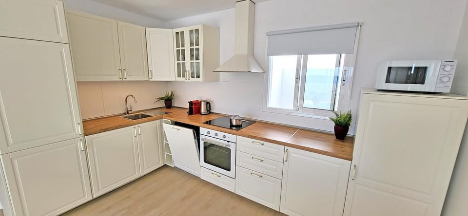 Kitchen or kitchenette, dishwasher, minibar, pet friendly, stove, toaster
