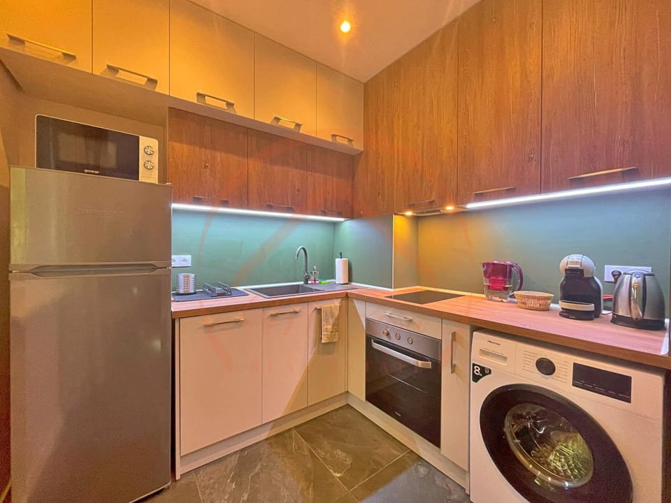 Coffee/tea facilities, Kitchen or kitchenette, dishwasher, minibar, pet friendly, stove, washing machine