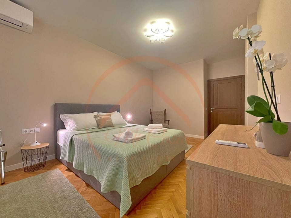 Bed, Photo of the whole room, Bedroom, towels, air conditioner