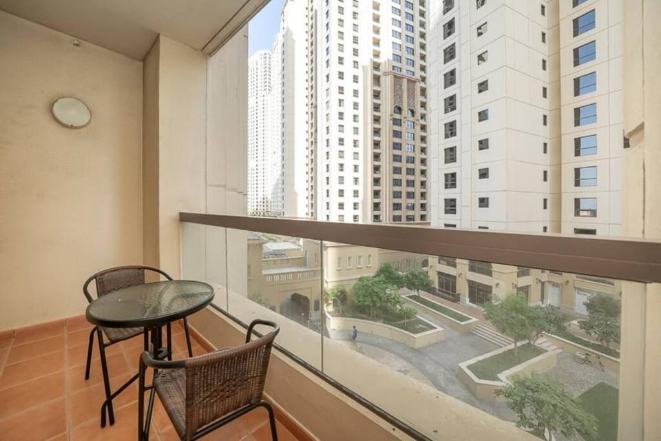 StoneTree - Spacious 2 BR near JBR beach Apartment in Dubai