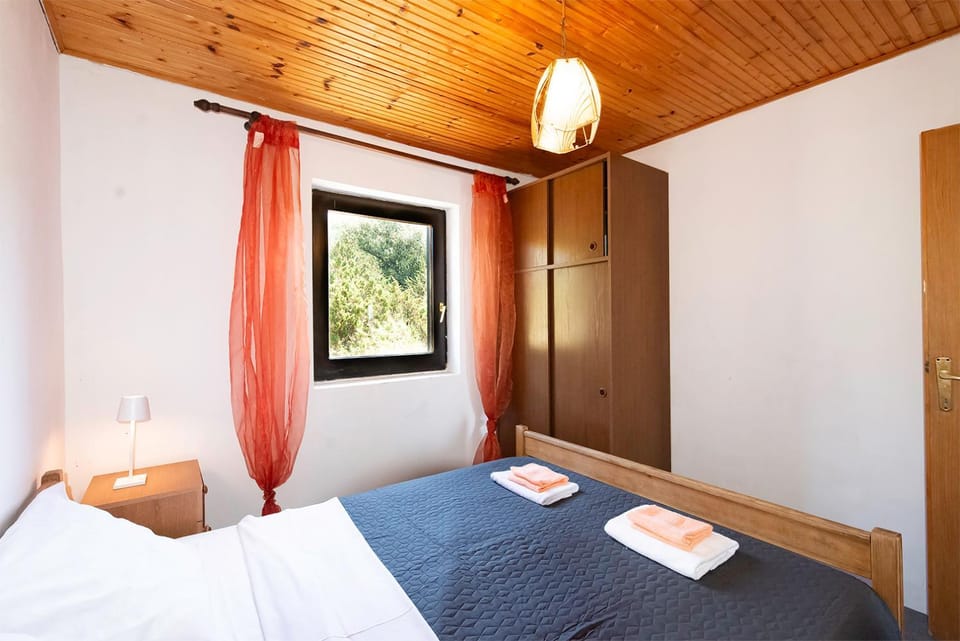 Bed, View (from property/room), Bedroom, Garden view