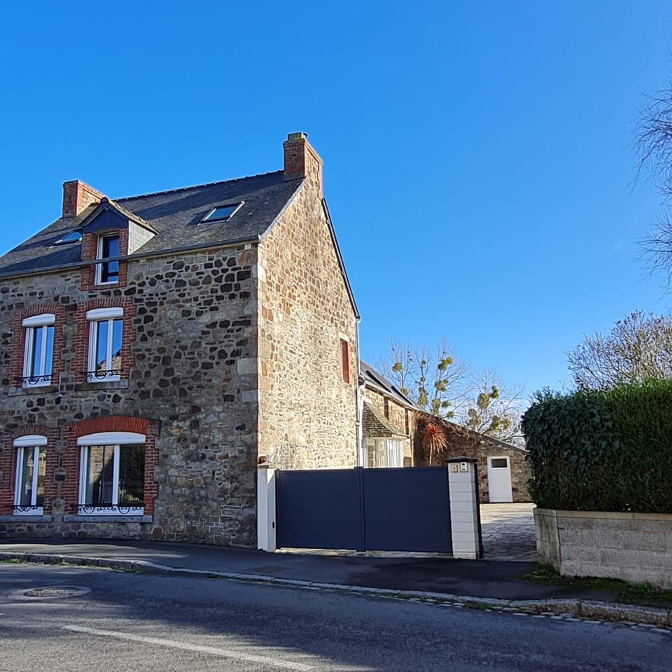 Property building, Facade/entrance