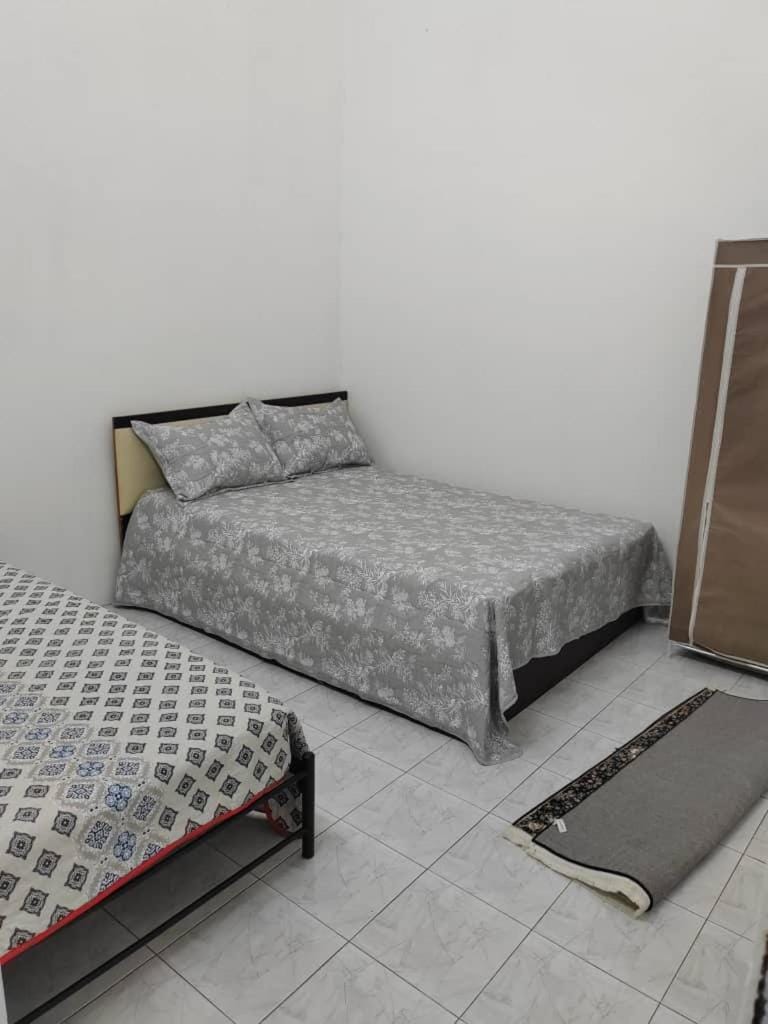 Bed, Bedroom, fireplace, air conditioner