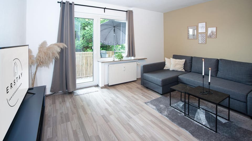 View (from property/room), Balcony/Terrace, Living room