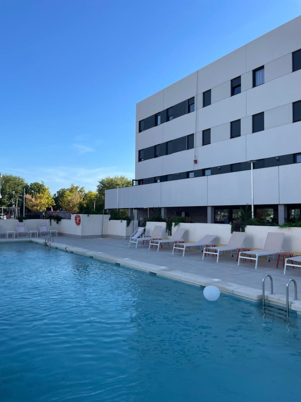 Property building, Day, Pool view, Swimming pool, sunbed