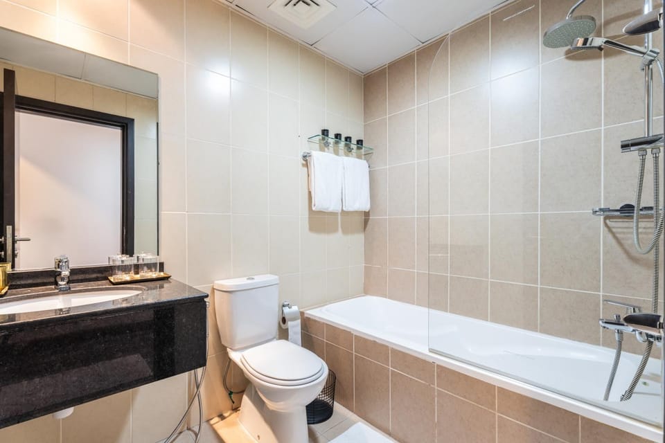 Shower, Toilet, Bathroom, Bath, towels