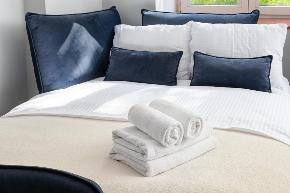 Bed, Photo of the whole room, Bedroom, towels