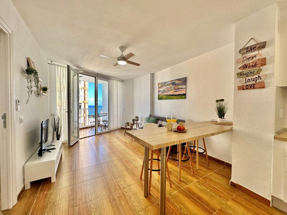 TV and multimedia, View (from property/room), Balcony/Terrace, Living room, Seating area, Dining area, Sea view