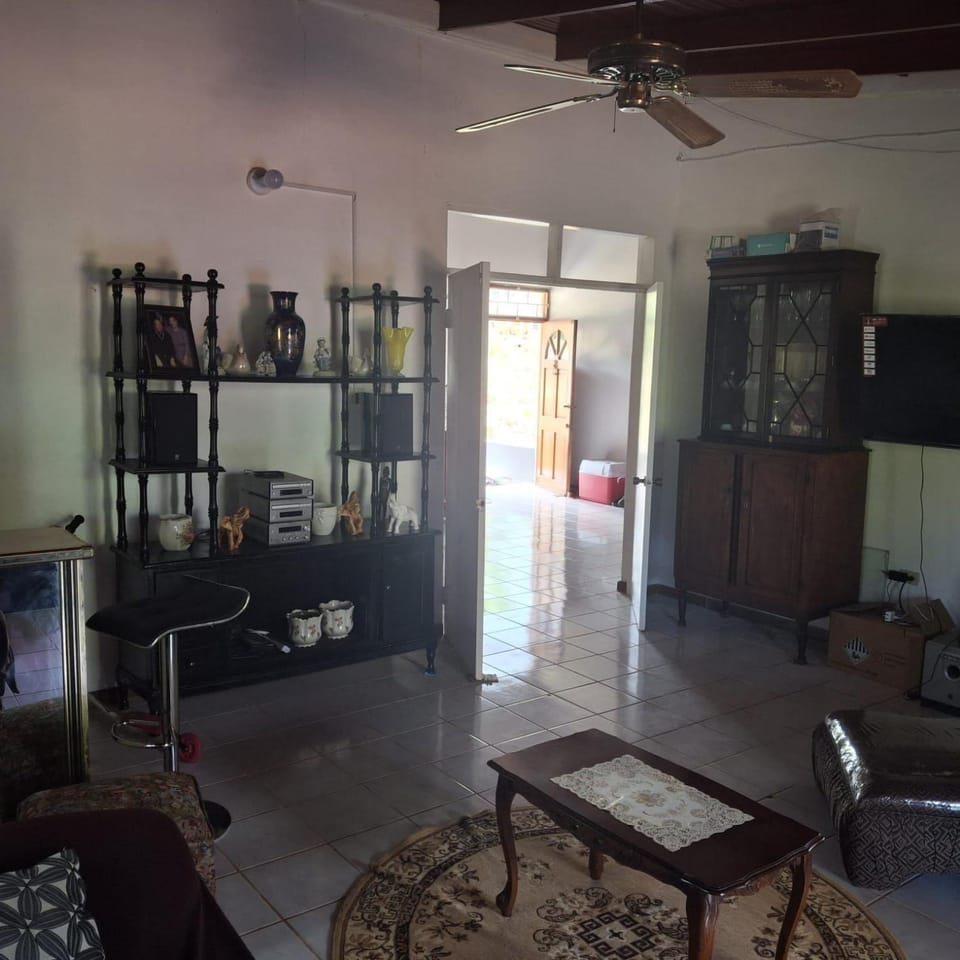 Healing 3-Bed Retreat - Sleeps 4 Hot Tub & Pool House in St. Ann Parish