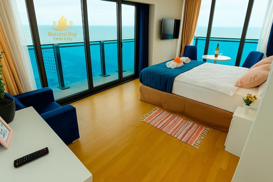 Bed, TV and multimedia, View (from property/room), Balcony/Terrace, Bedroom