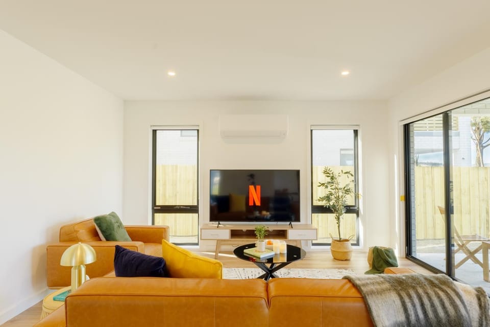 Hobart Luxury Waterfront Retreat 4BR Award-Winning Stay House in Tasmania