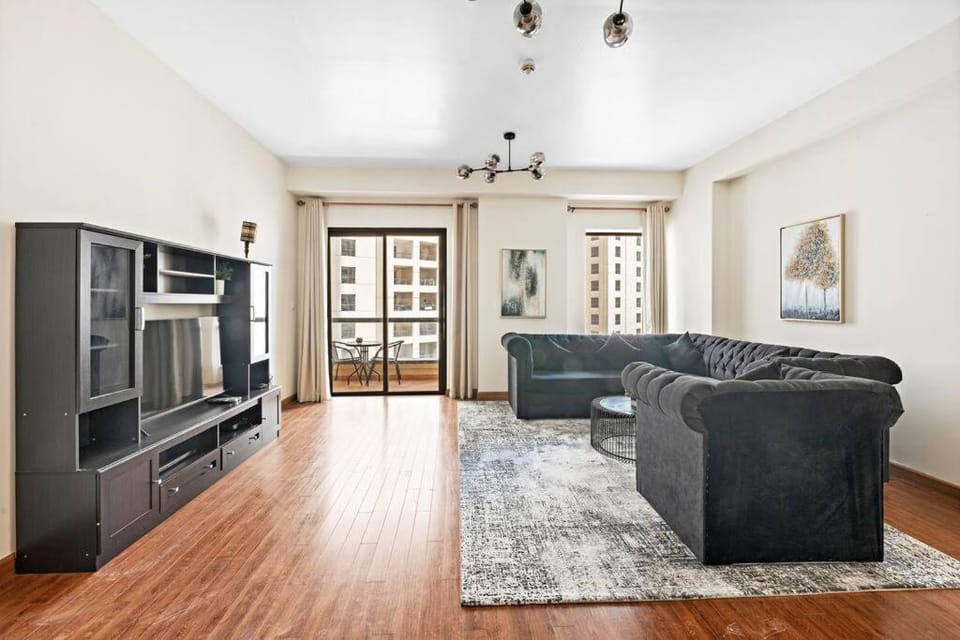 StoneTree - Near Marina Beach - Fully Furnished 1 BR Apartment in Dubai