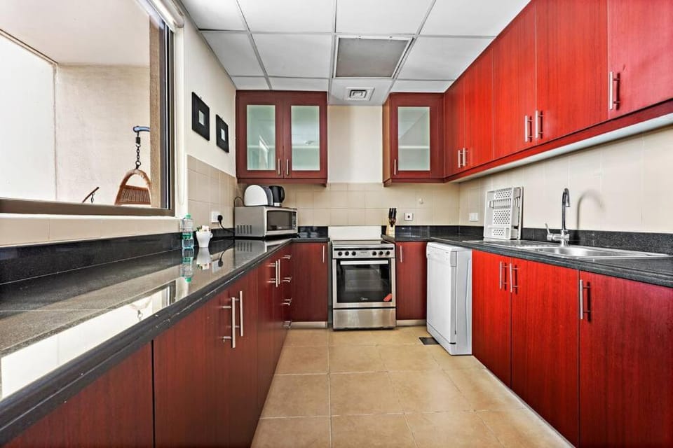 StoneTree - Near Marina Beach - Fully Furnished 1 BR Apartment in Dubai