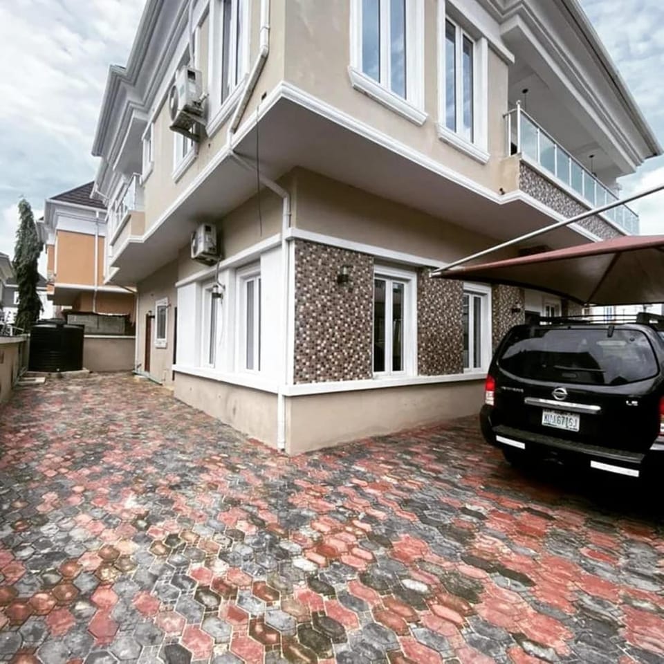 Immaculate 4-Bed detached duplex in Lekki Chevron House in Lagos, Nigeria